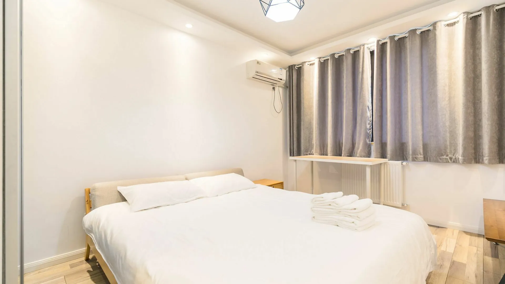N2Haus Yanan West Road 4 Bedrooms Shanghai